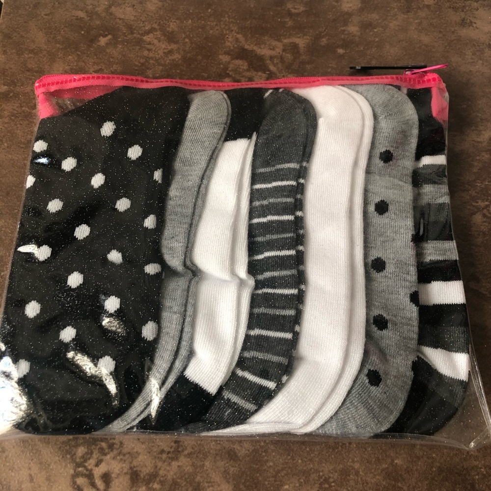 NWT Ladies No Show Socks in reusable zippered bag